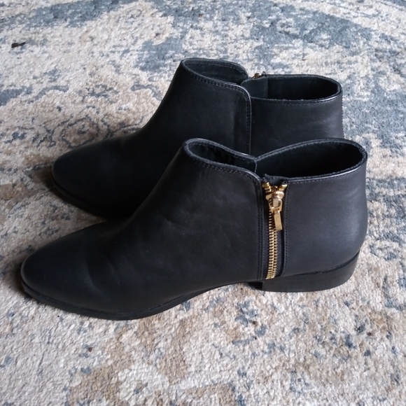 Nisolo | Lana Ankle Boots in Black - Picture 4 of 13